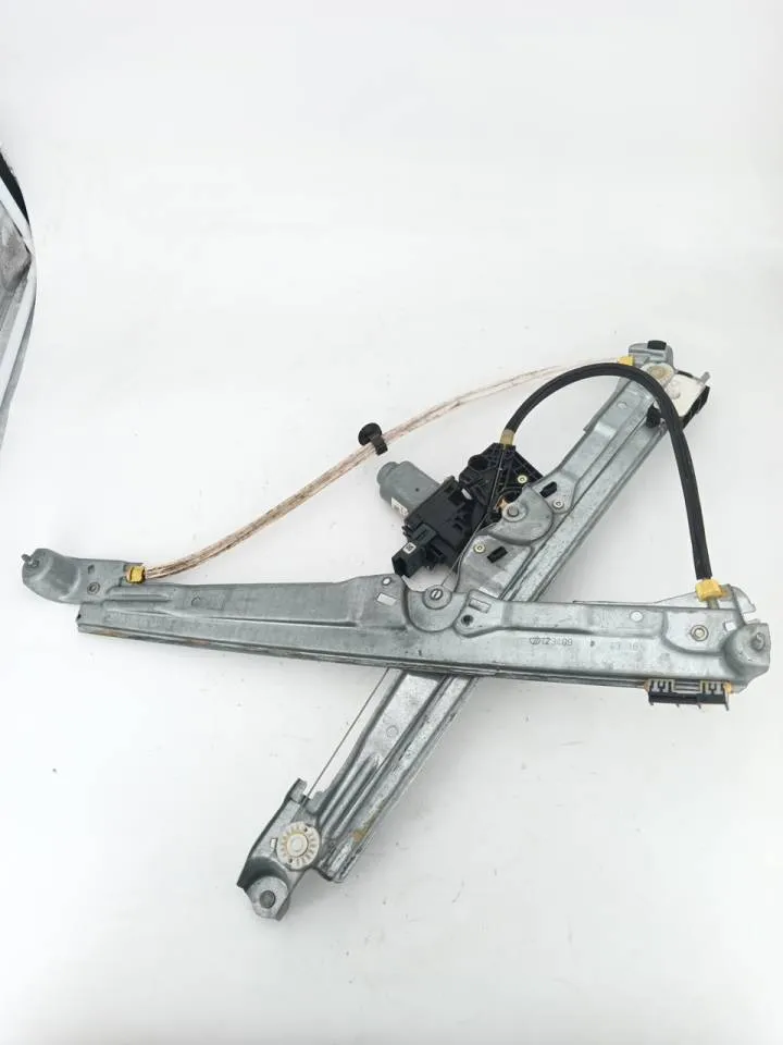 Alzacristallo elettrico porta anteriore con motorino destro Alzacristallo elettrico porta anteriore con motorino destro