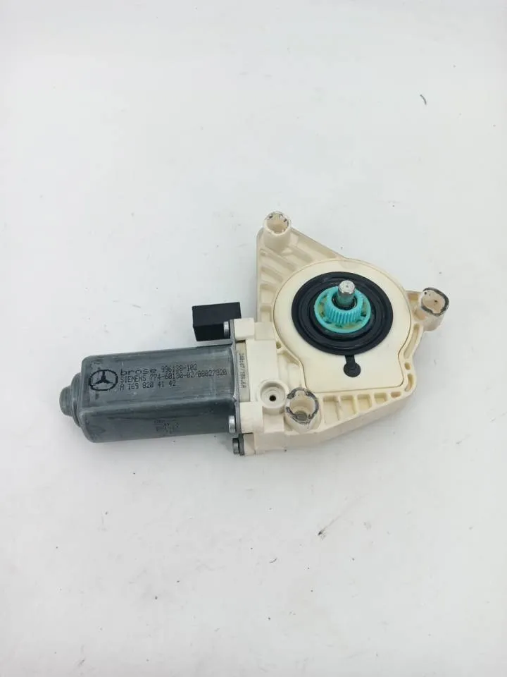Motorino alzacristallo porta anteriore sinistro Motorino alzacristallo porta anteriore sinistro