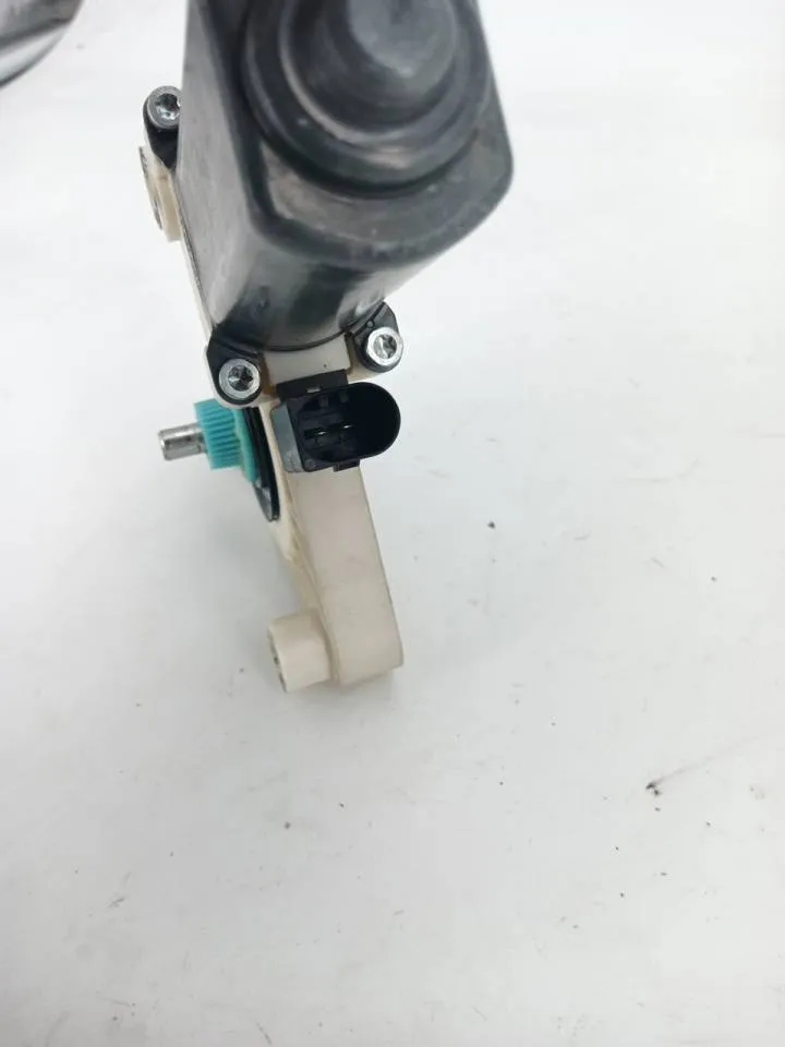 Motorino alzacristallo porta anteriore sinistro Motorino alzacristallo porta anteriore sinistro
