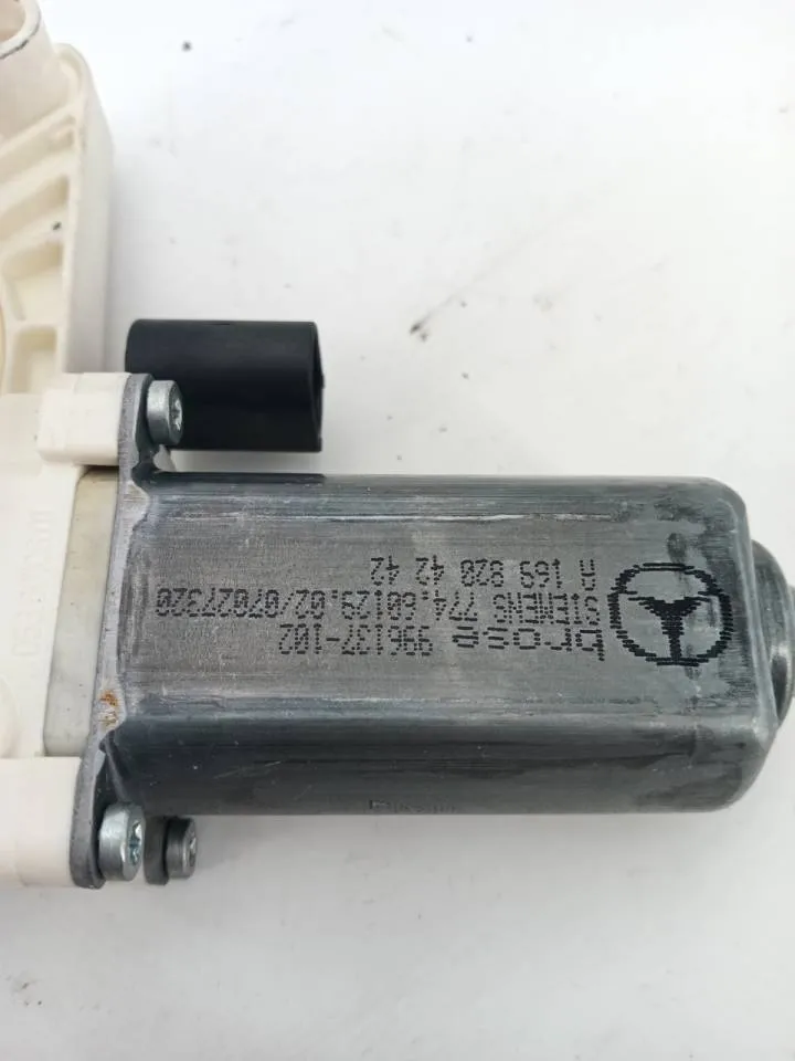 Motorino alzacristallo porta anteriore destro Motorino alzacristallo porta anteriore destro