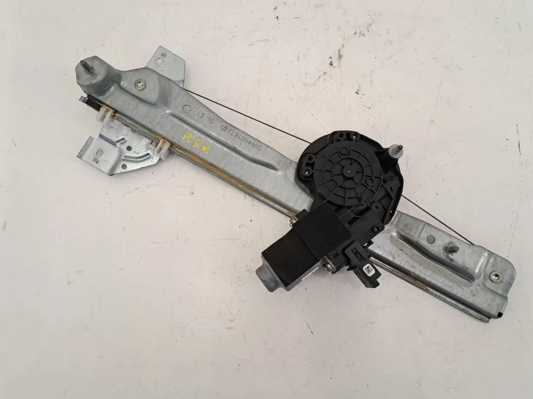 Alzacristallo elettrico porta posteriore con motorino sinistro Alzacristallo elettrico porta posteriore con motorino sinistro
