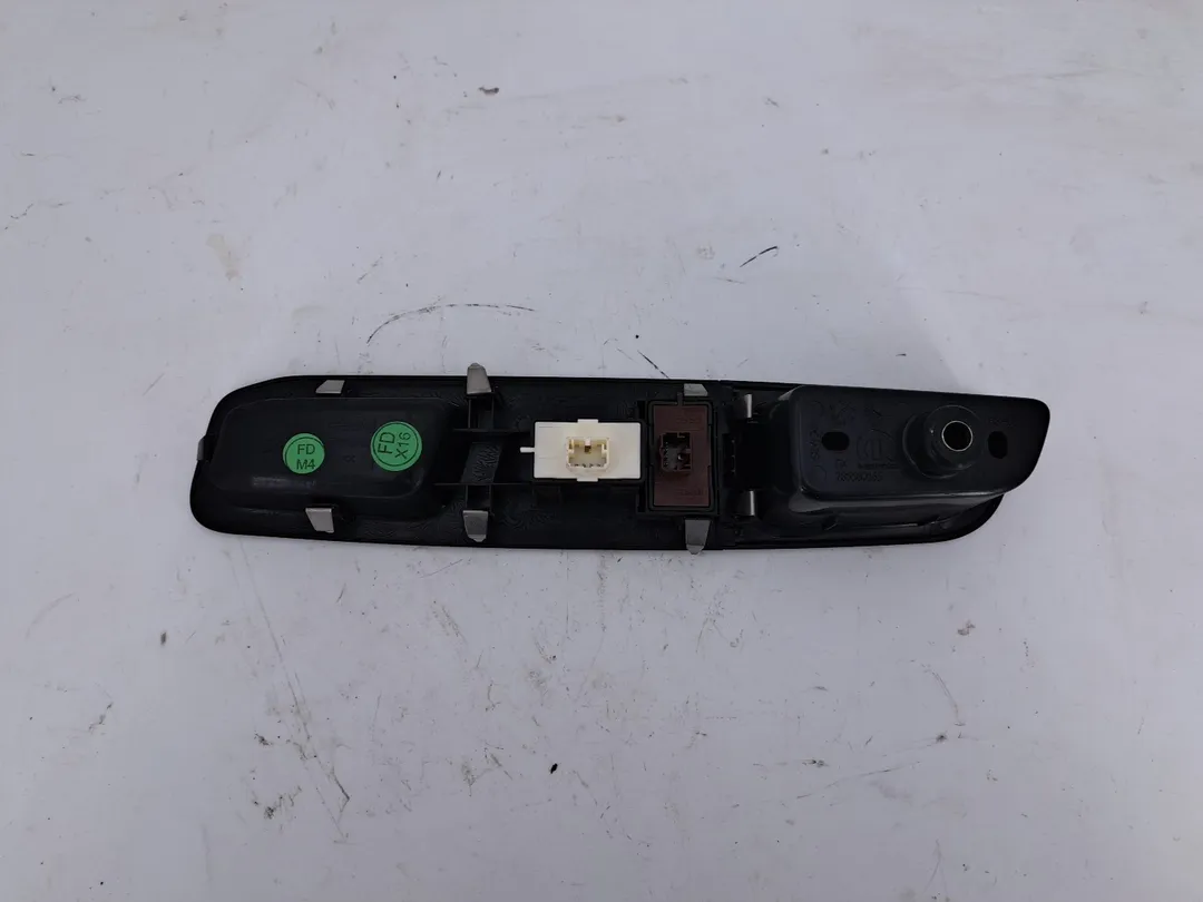 Interruttore alzacristalli porta anteriore destro Interruttore alzacristalli porta anteriore destro