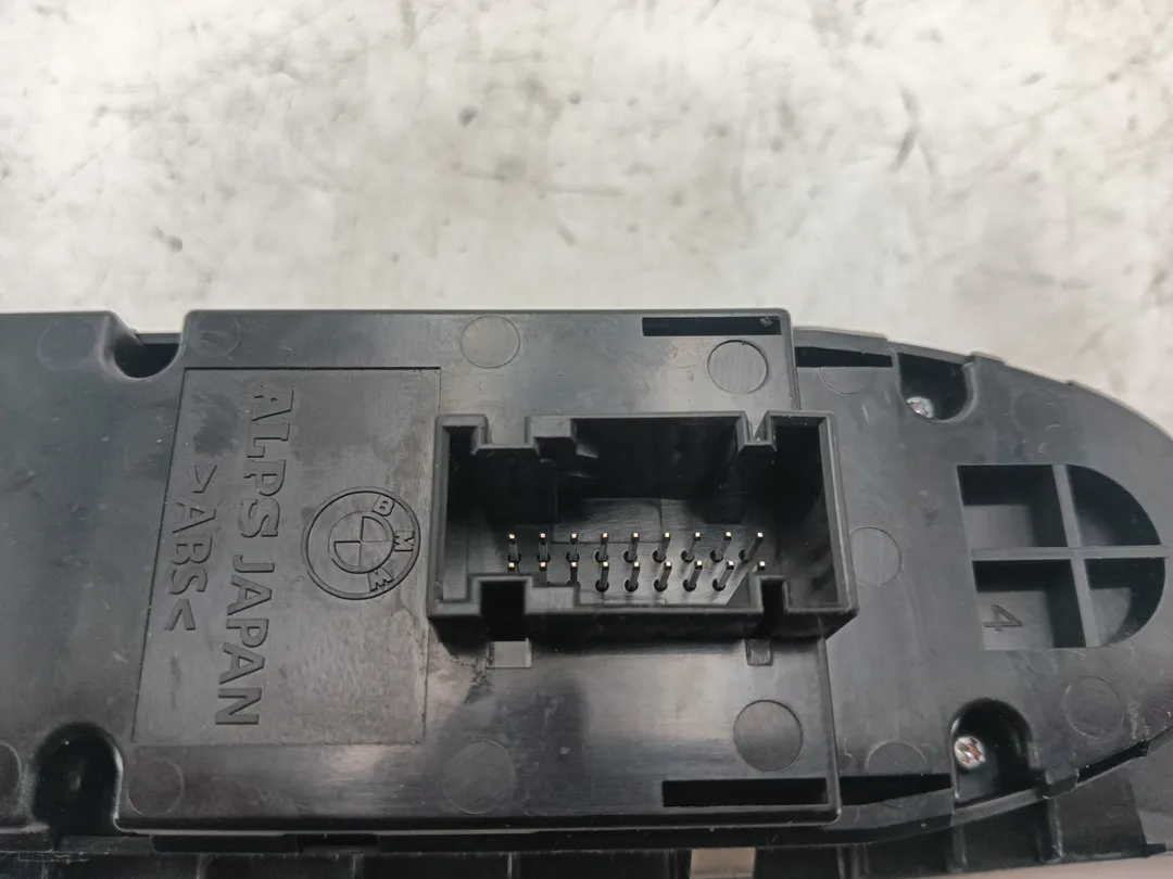 Interruttore alzacristalli porta anteriore sinistro Interruttore alzacristalli porta anteriore sinistro