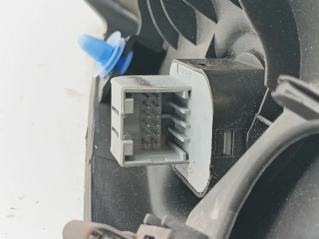 Interruttore regolazione retrovisore esterno Interruttore regolazione retrovisore esterno
