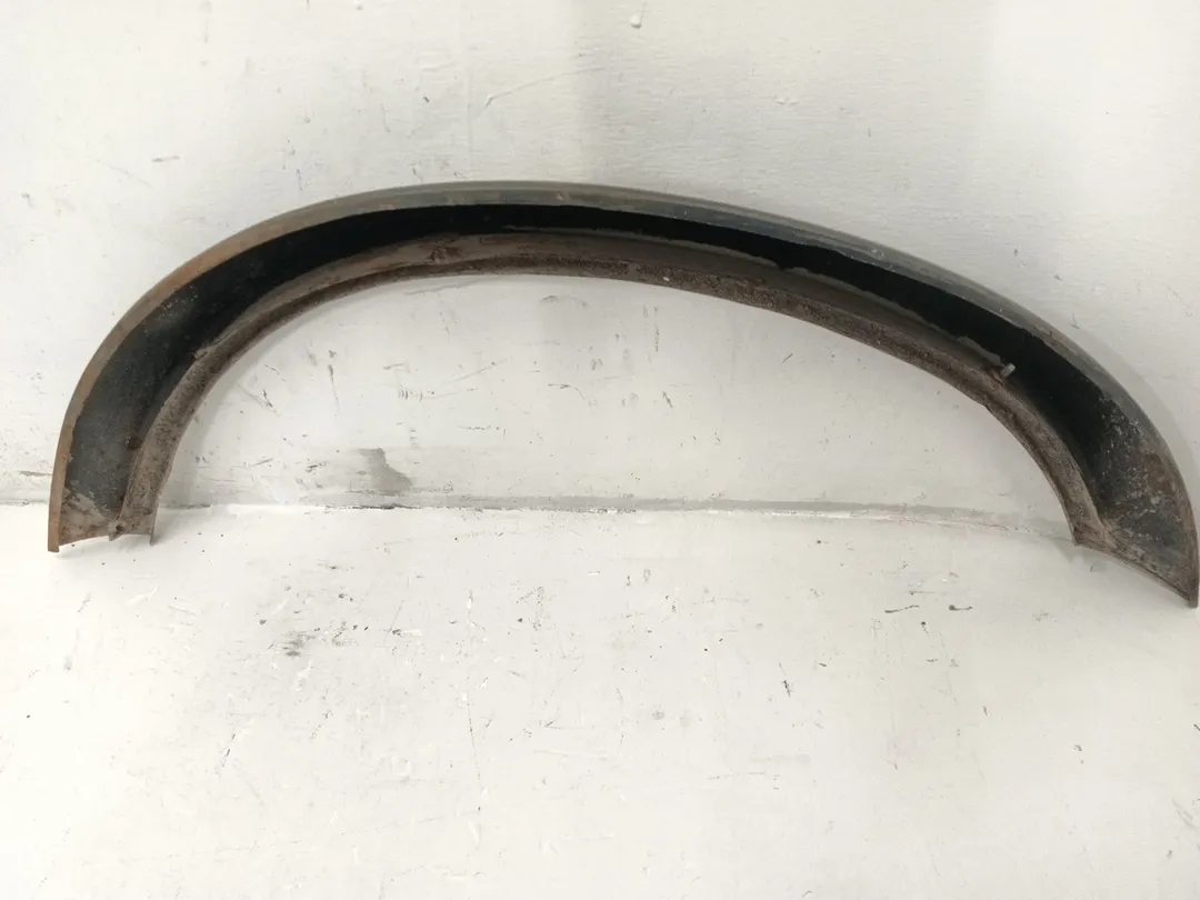 Modanatura arco passaruota posteriore sinistro Modanatura arco passaruota posteriore sinistro