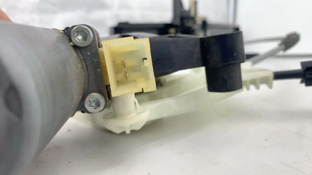 Alzacristallo alzavetro elettrico porta anteriore sinistro