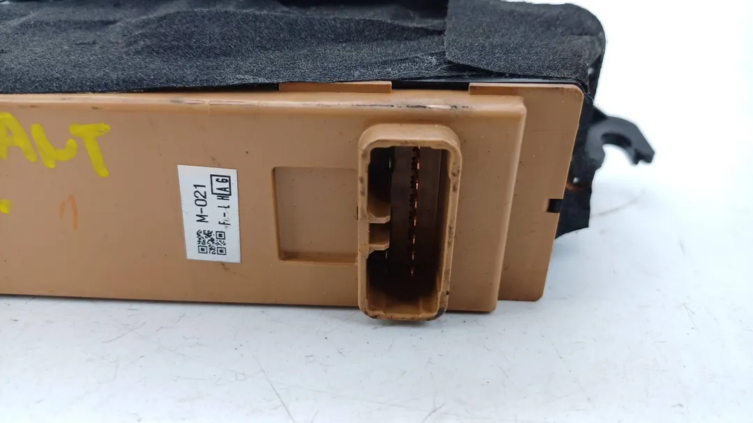 Interruttore alzacristalli porta anteriore