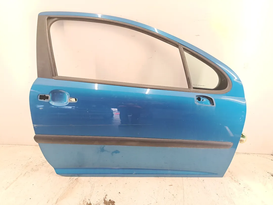 Porta anteriore destro