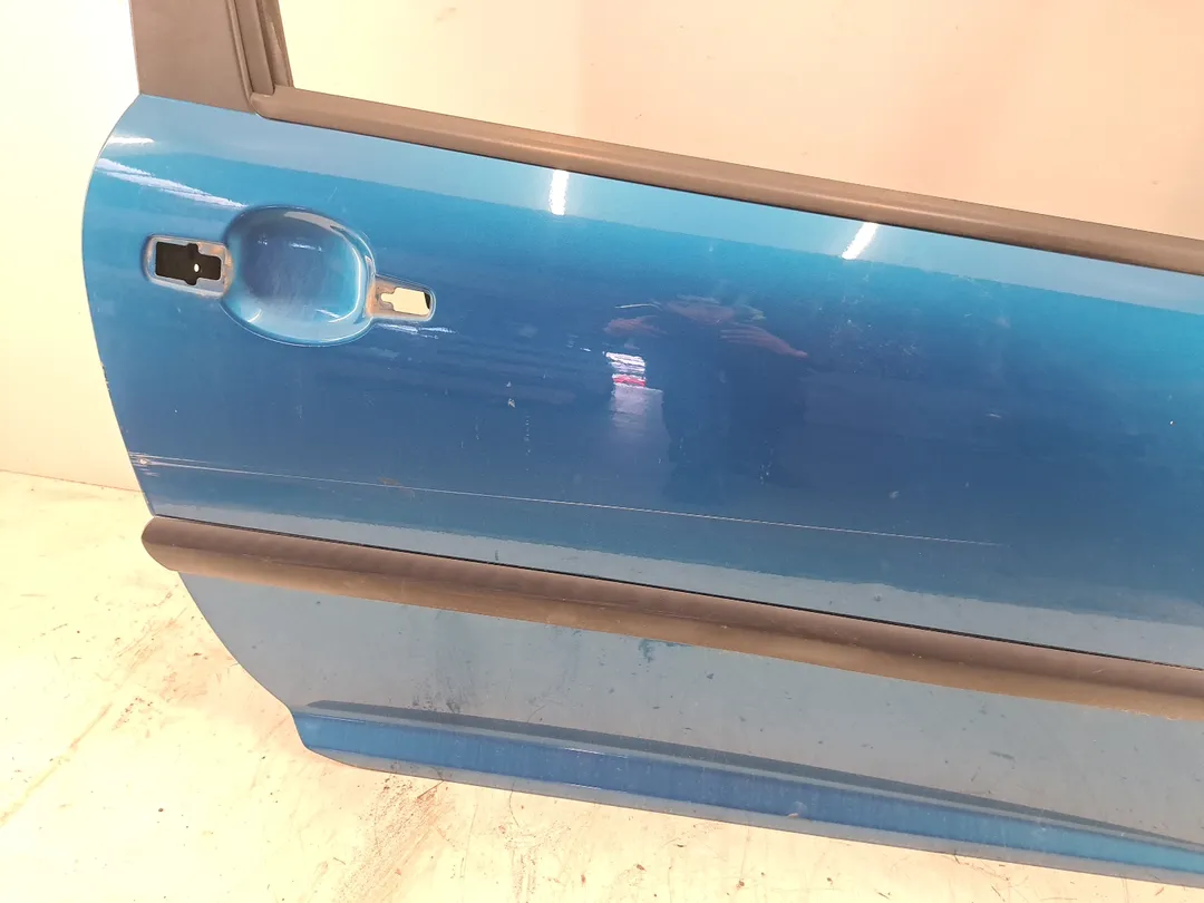 Porta anteriore destro