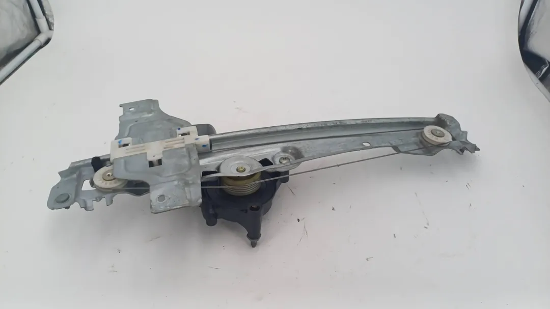 Alzacristallo elettrico porta posteriore con motorino sinistro Alzacristallo elettrico porta posteriore con motorino sinistro