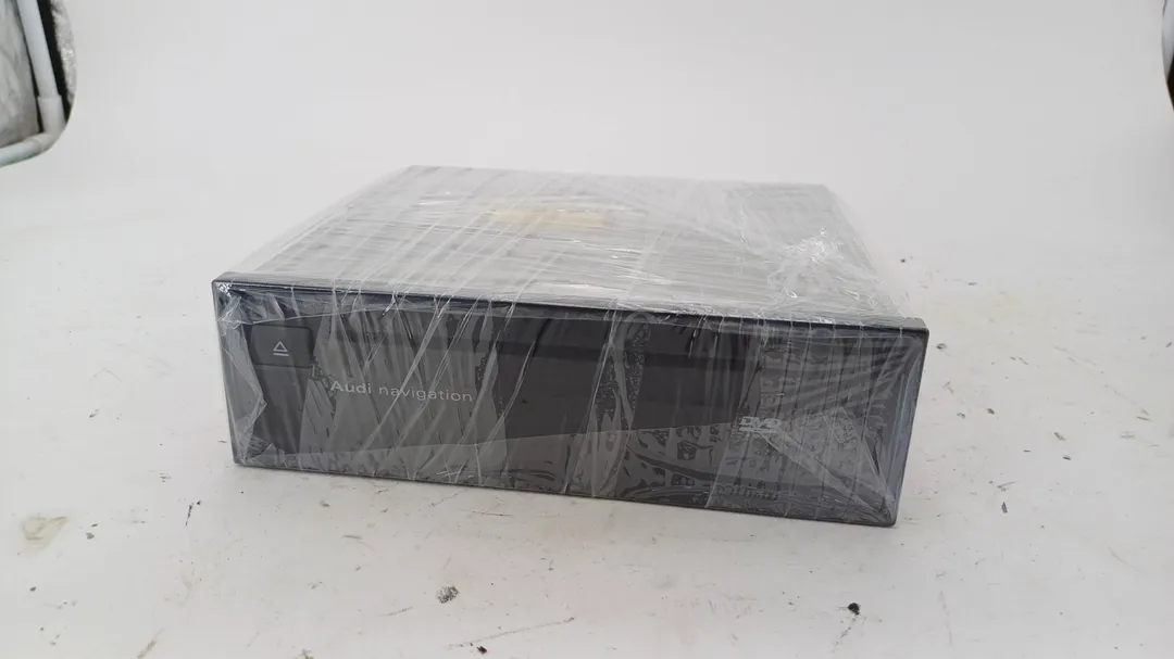 Lettore cd e sistema navigatore satellitare Lettore cd e sistema navigatore satellitare