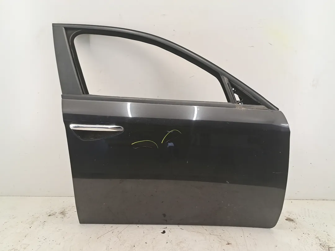 Porta anteriore destro
