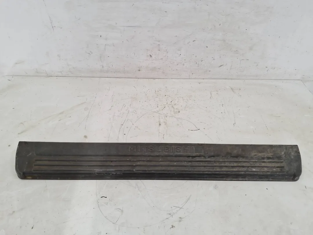 Modanatura battitacco ingresso abitacolo sinistro Modanatura battitacco ingresso abitacolo sinistro
