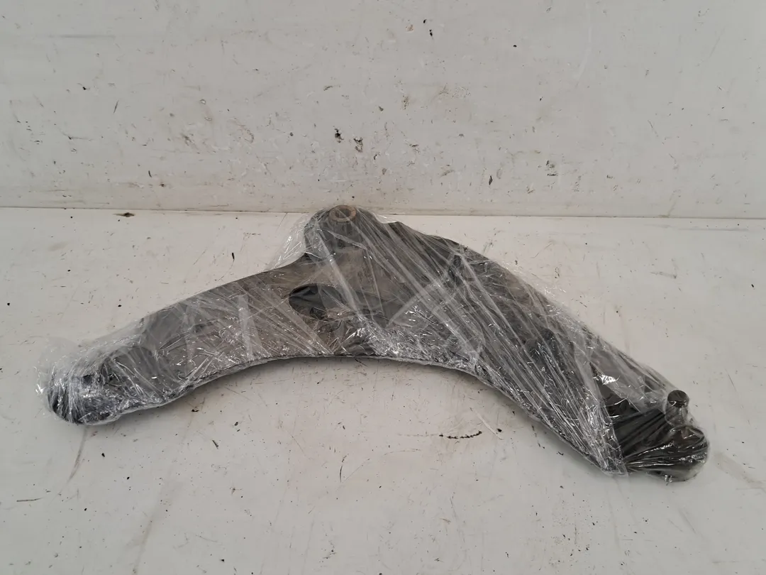 Braccio oscillante sospensione anteriore destro Braccio oscillante sospensione anteriore destro