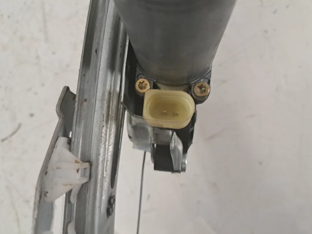 Alzacristallo elettrico porta posteriore sinistro Alzacristallo elettrico porta posteriore sinistro