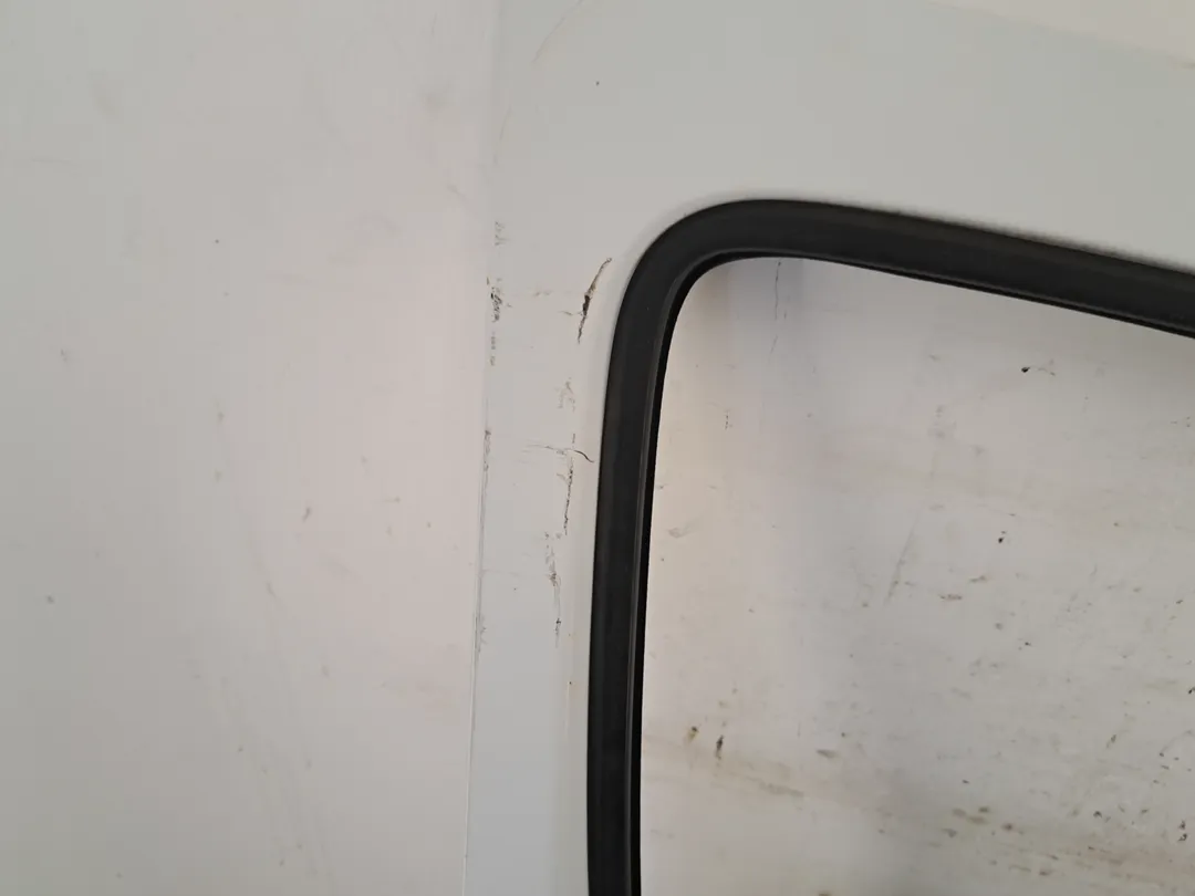 Porta anteriore destro