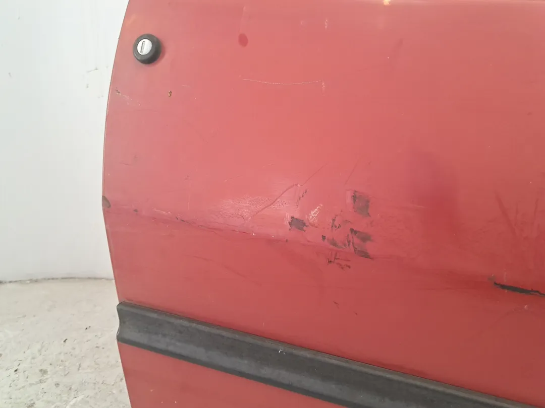 Porta anteriore destro
