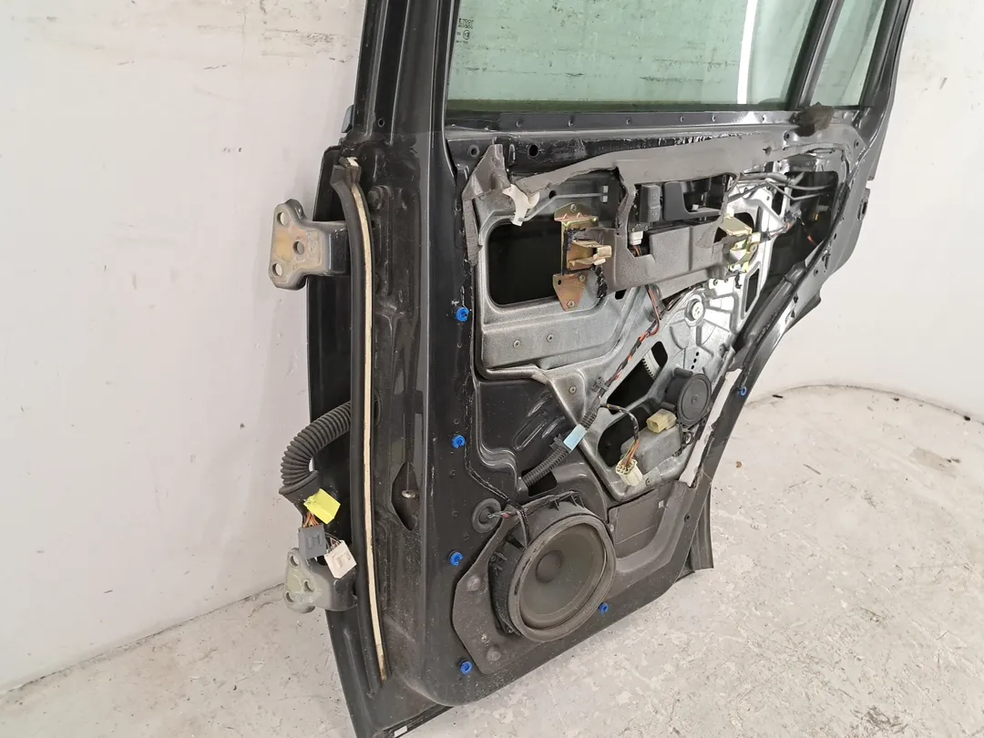 Porta anteriore destro