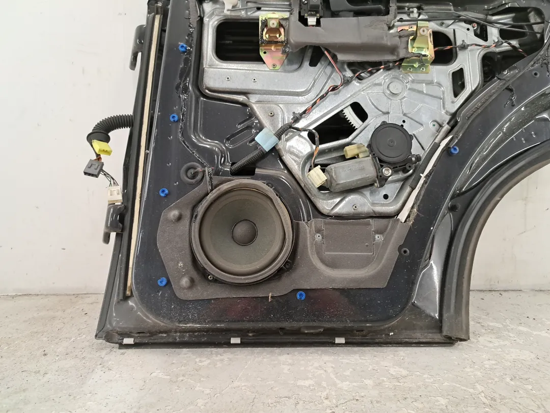 Porta anteriore destro