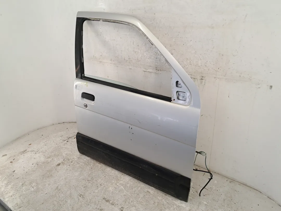 Porta anteriore destro