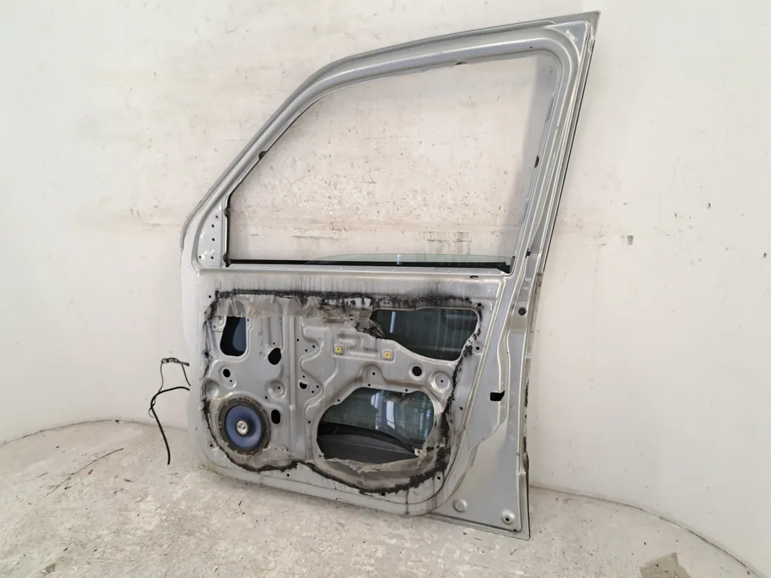 Porta anteriore destro