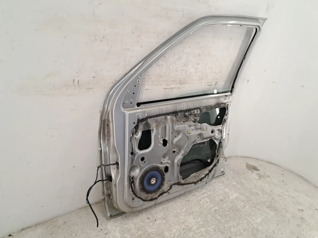 Porta anteriore destro
