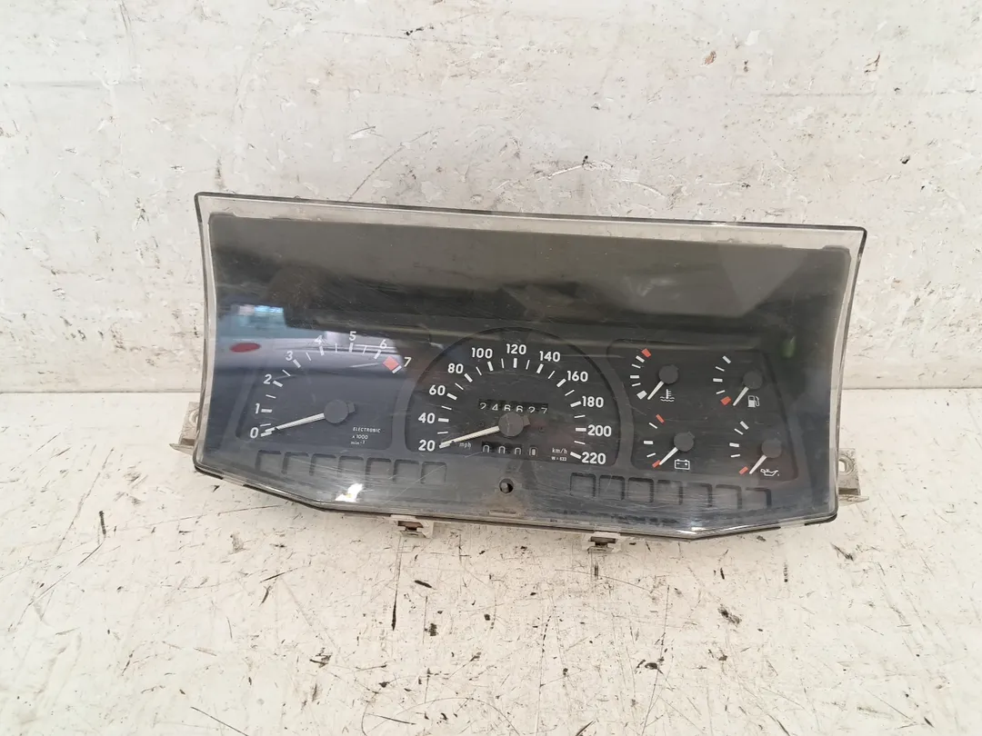 Quadro strumenti contachilometri Quadro strumenti contachilometri