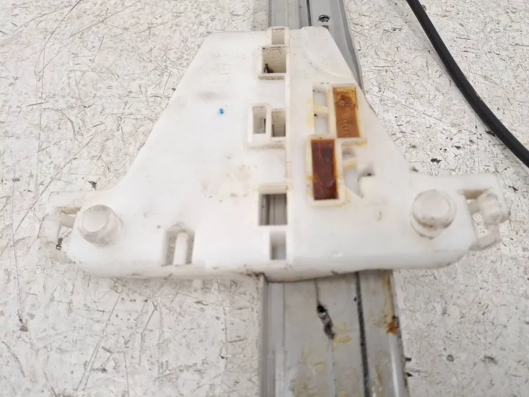 Motorino alzacristallo porta anteriore sinistro Motorino alzacristallo porta anteriore sinistro