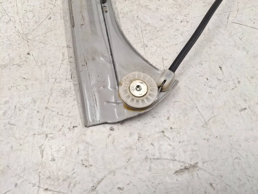 Motorino alzacristallo porta anteriore sinistro Motorino alzacristallo porta anteriore sinistro