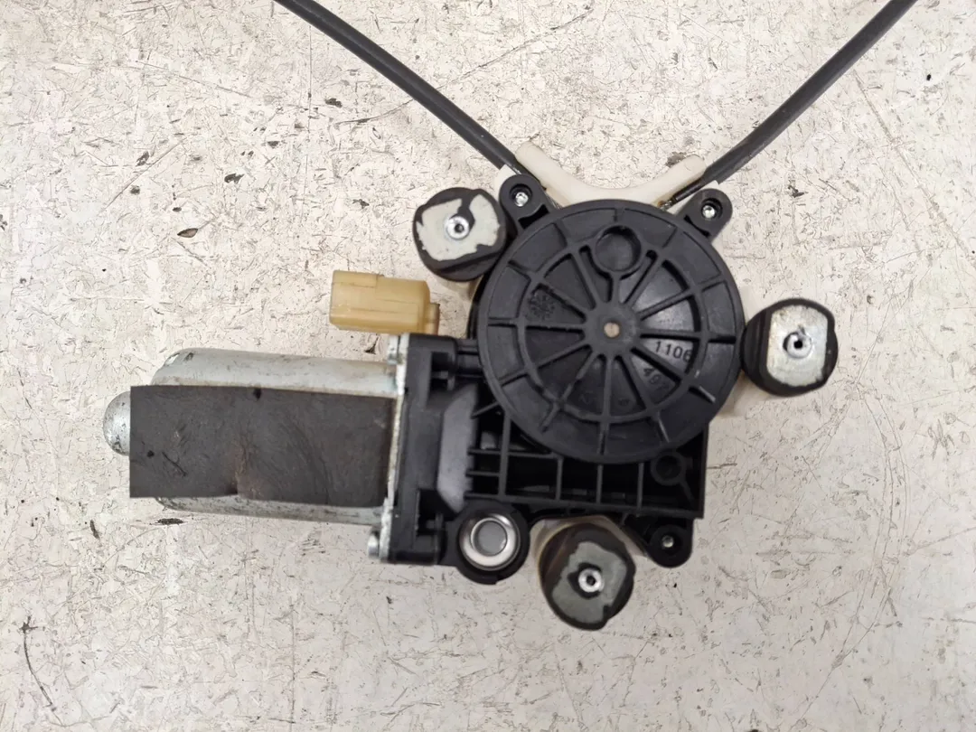 Motorino alzacristallo porta anteriore sinistro Motorino alzacristallo porta anteriore sinistro