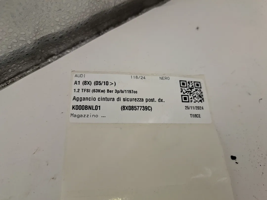 Aggancio cintura di sicurezza posteriore destro Aggancio cintura di sicurezza posteriore destro