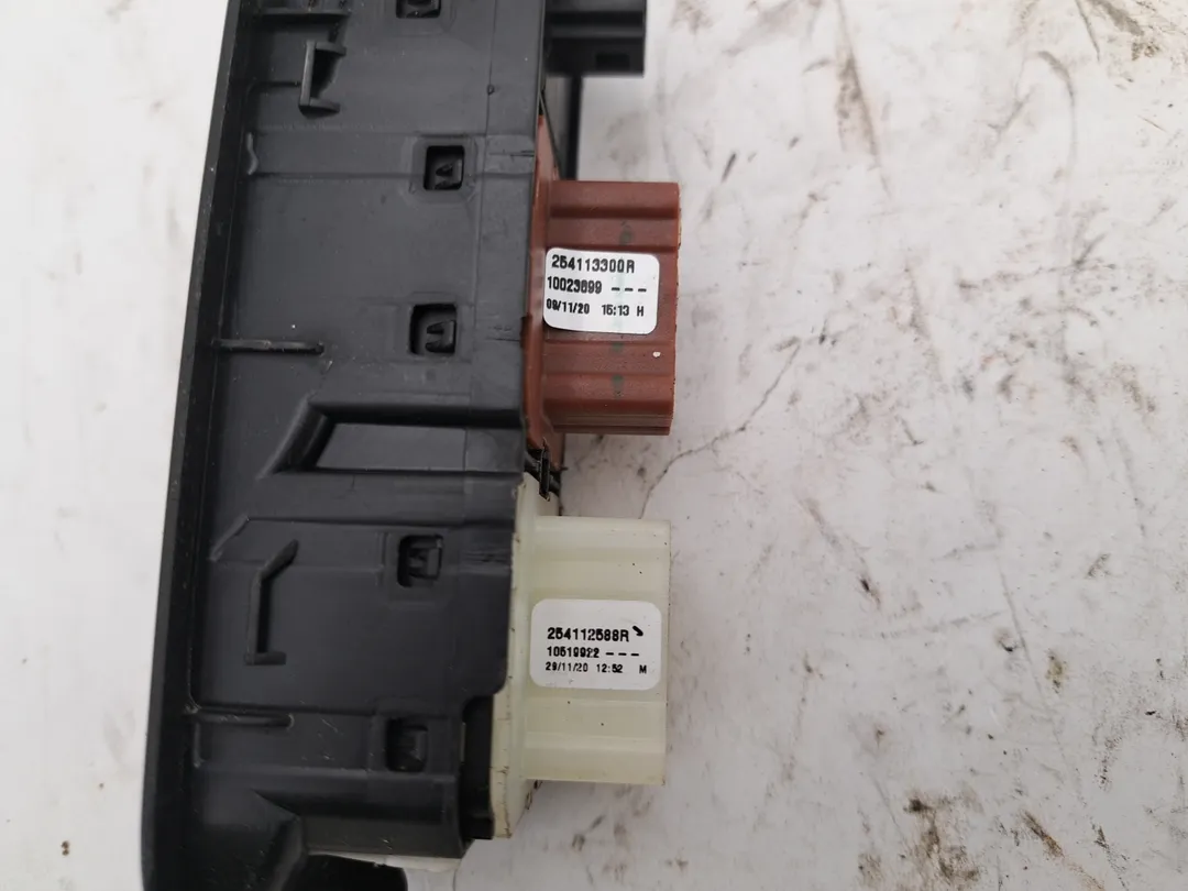 Interruttore alzacristalli porta anteriore sinistro