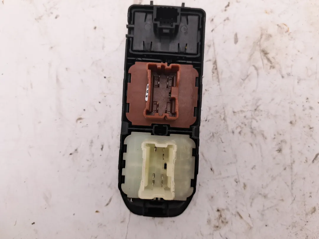Interruttore alzacristalli porta anteriore sinistro