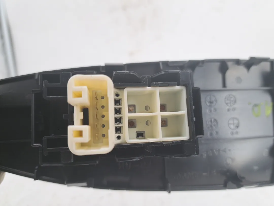 Interruttore alzacristalli porta anteriore destro