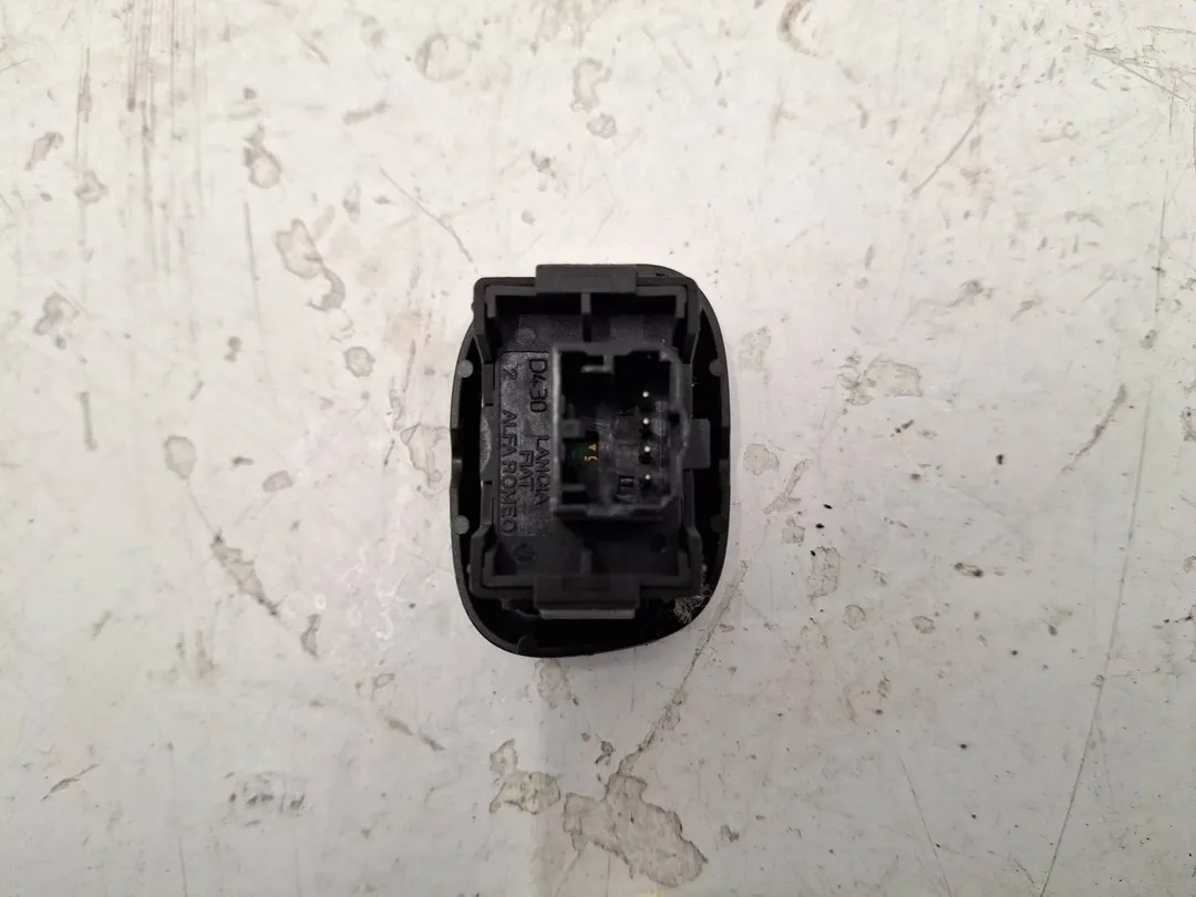 Interruttore alzacristalli porta anteriore sinistro Interruttore alzacristalli porta anteriore sinistro