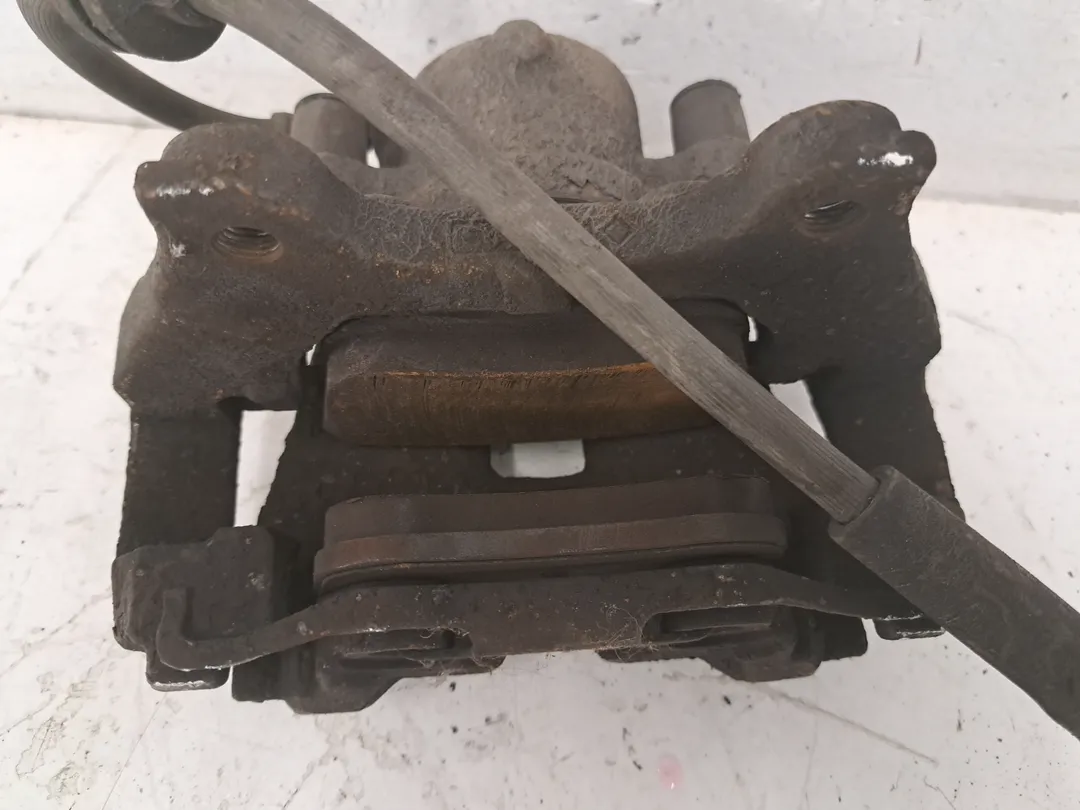 Pinza freno anteriore sinistro Pinza freno anteriore sinistro