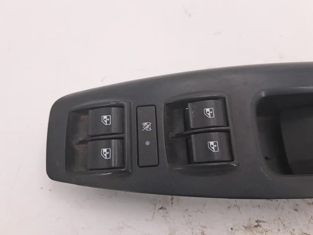 Interruttore alzacristalli porta anteriore sinistro Interruttore alzacristalli porta anteriore sinistro
