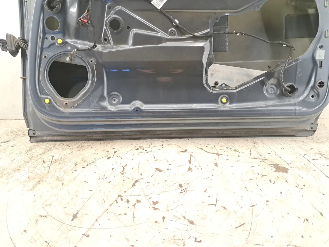 Porta anteriore destro