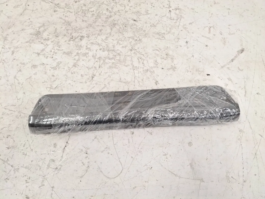 Modanatura battitacco ingresso posteriore abitacolo sinistro
