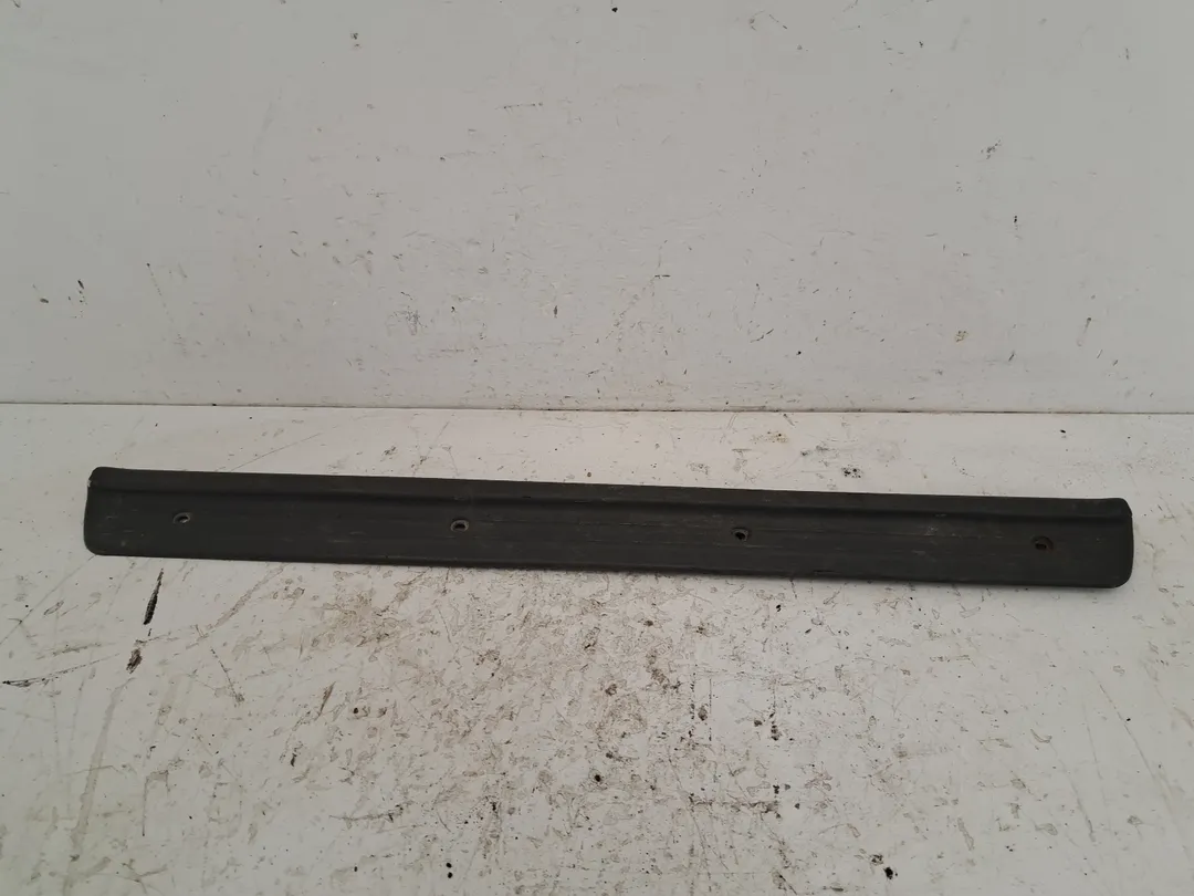 Modanatura battitacco ingresso anteriore abitacolo destro