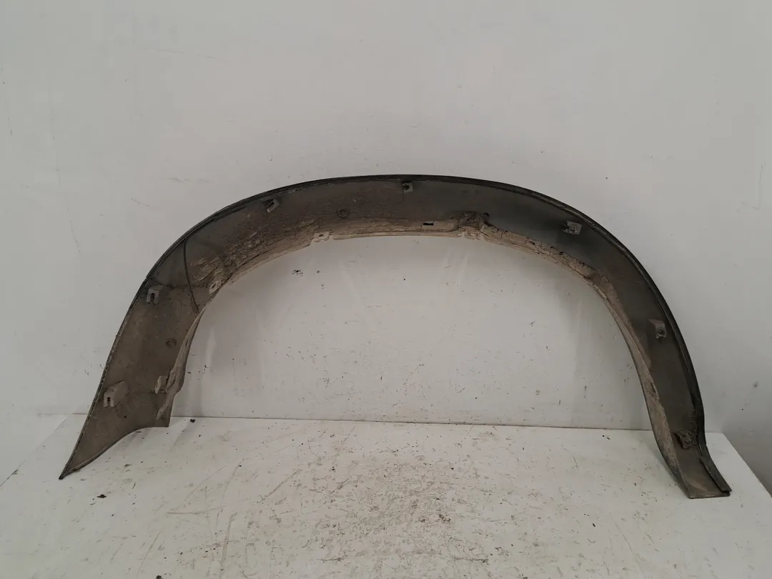 Modanatura arco passaruota posteriore sinistro Modanatura arco passaruota posteriore sinistro