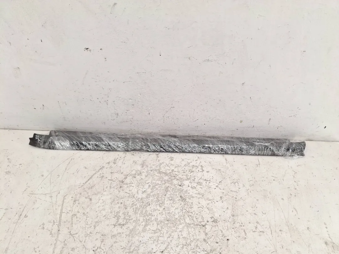 Modanatura battitacco ingresso anteriore abitacolo sinistro