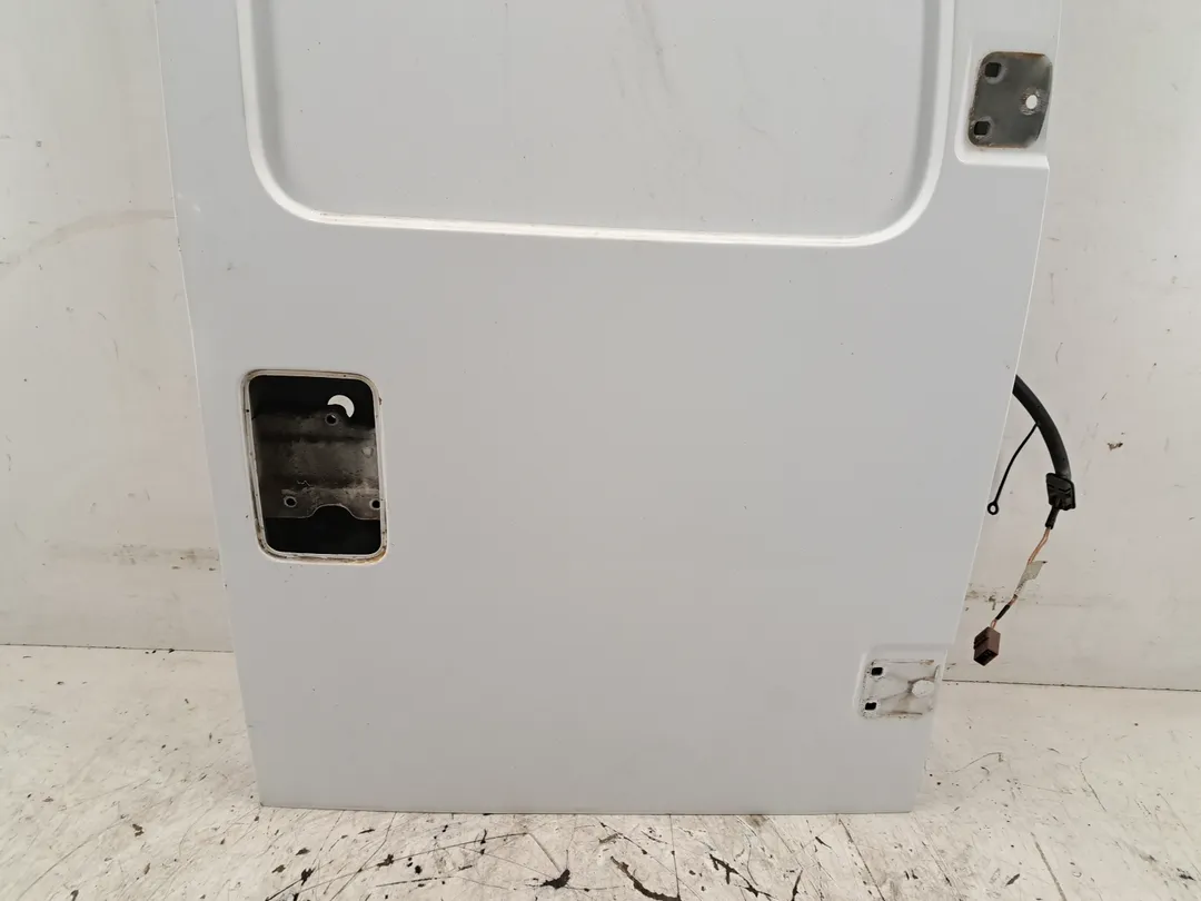 Porta carico posteriore a battente destro
