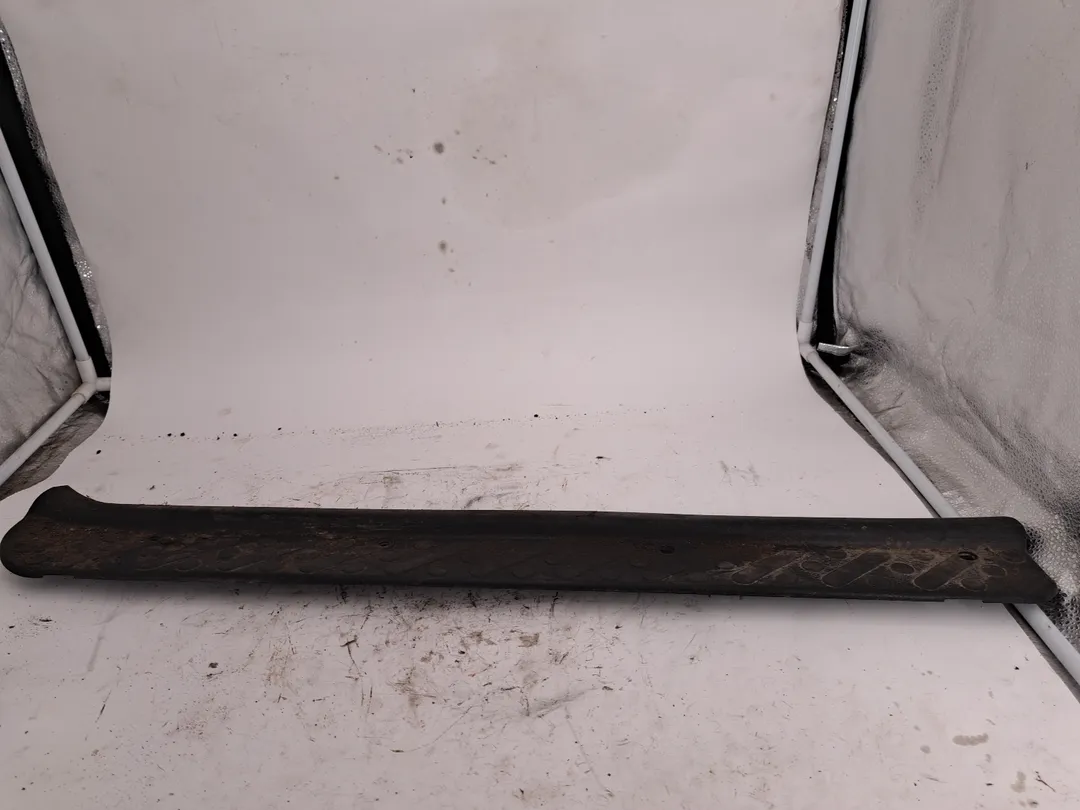 Modanatura battitacco ingresso abitacolo sinistro Modanatura battitacco ingresso abitacolo sinistro