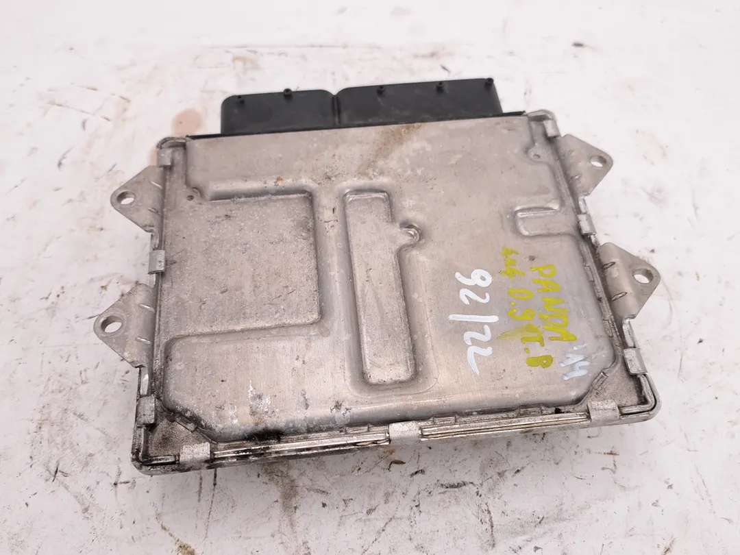 Centralina iniezione motore ECU Centralina iniezione motore ECU