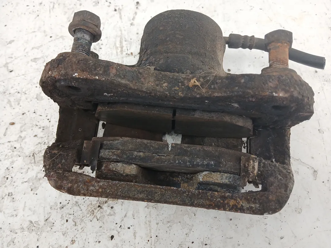 Pinza freno anteriore sinistro Pinza freno anteriore sinistro