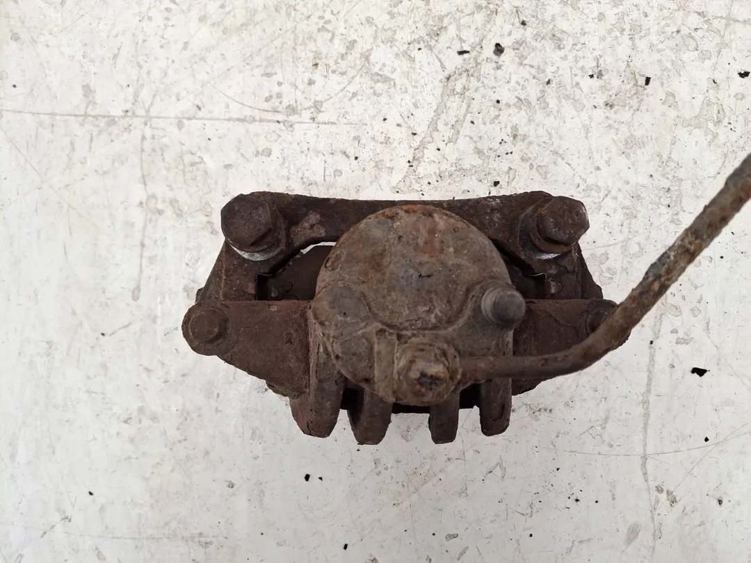 Pinza freno anteriore destro Pinza freno anteriore destro