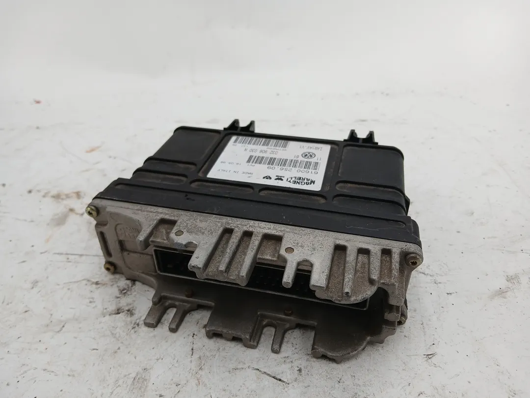 Centralina iniezione motore ECU Centralina iniezione motore ECU