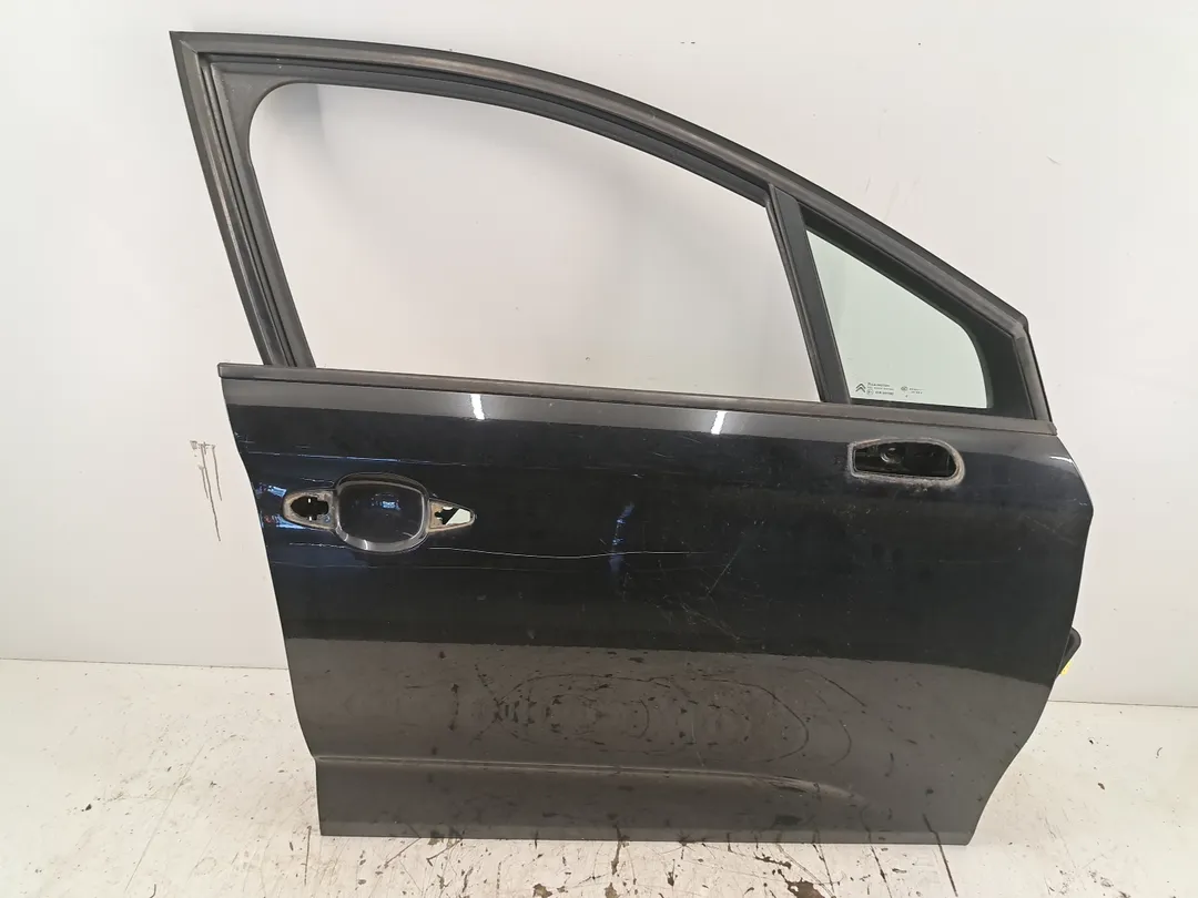 Porta anteriore destro