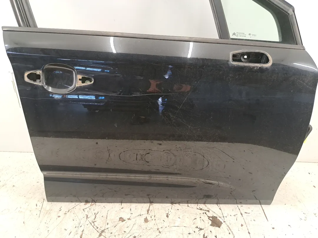 Porta anteriore destro
